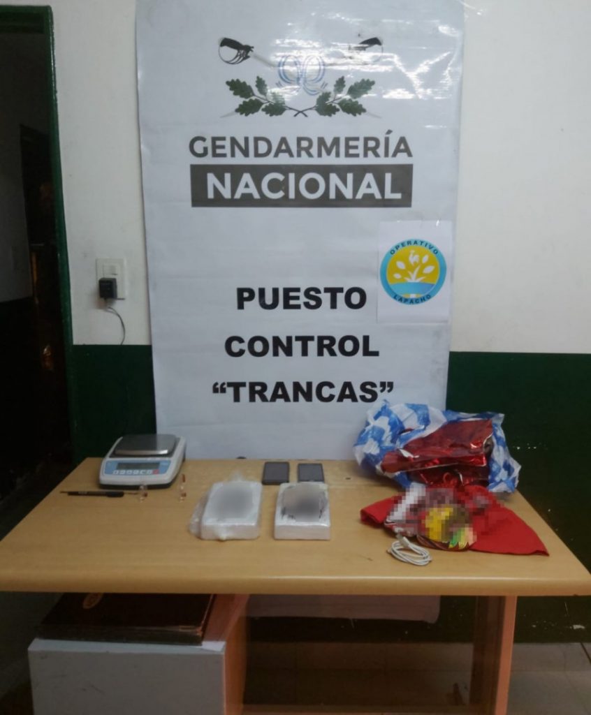 Hallan cocaína oculta en un transporte de pasajeros que salió de Orán a